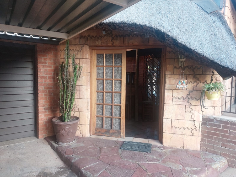 4 Bedroom Property for Sale in Monument Heights Northern Cape